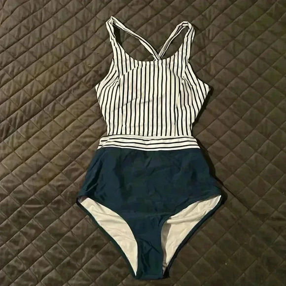 COPY - Women’s bathing suit - Picture 1 of 3
